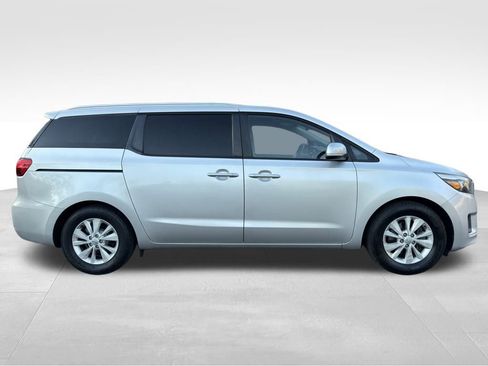 Used 2016 Kia Sedona LX w/ LX Convenience Package image 7