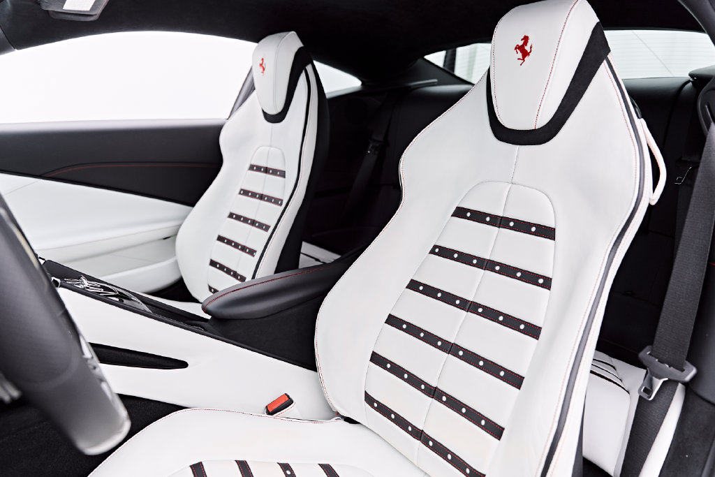 Used 2022 Ferrari Roma RWD image 2