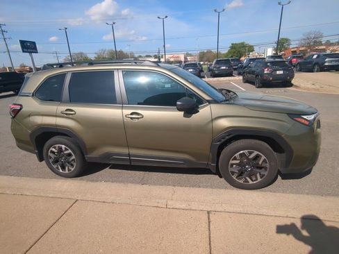 Used 2026 Subaru Forester Premium image 2