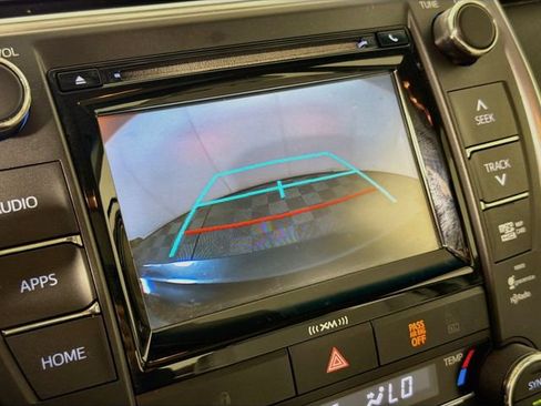 Used 2016 Toyota Camry XLE w/ Moonroof Package FWD image 19
