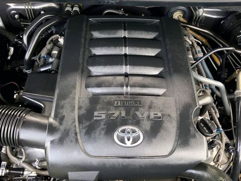 Used 2017 Toyota Tundra SR5 w/ SR5 Upgrade Package RWD image 32