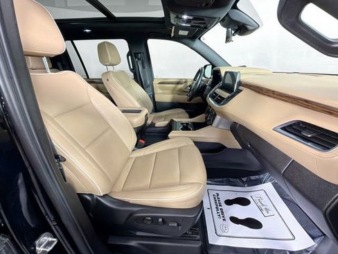 Used 2023 Chevrolet Suburban Premier image 32
