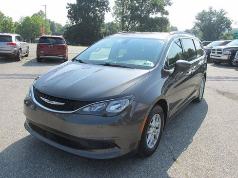 Used 2021 Chrysler Voyager Lxi FWD image 1