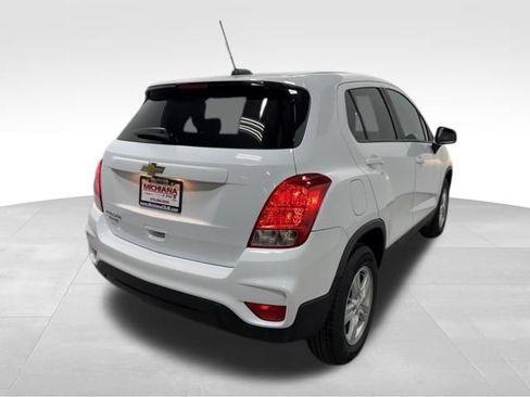 Used 2022 Chevrolet Trax LS w/ Tint and Cruise Package AWD/4WD image 7