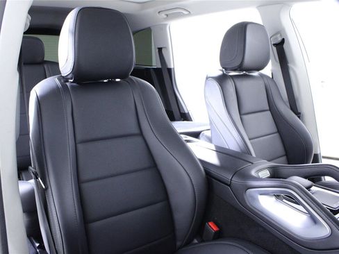 Used 2024 Mercedes-Benz GLS 450 4MATIC image 18