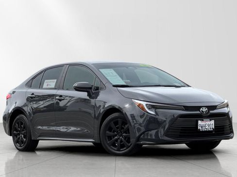 Used 2026 Toyota Corolla LE image 1