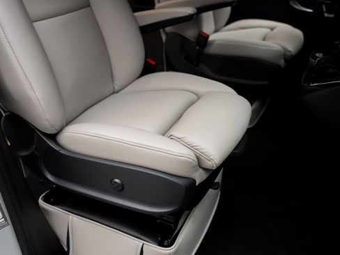 Used 2021 Mercedes-Benz Sprinter 3500 image 58