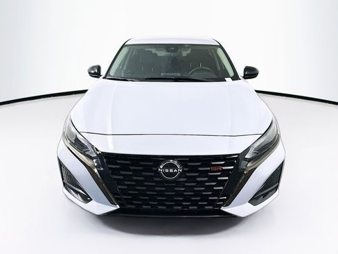 Used 2023 Nissan Altima 2.5 SR image 2
