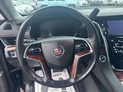 Used 2015 Cadillac Escalade ESV Luxury image 28