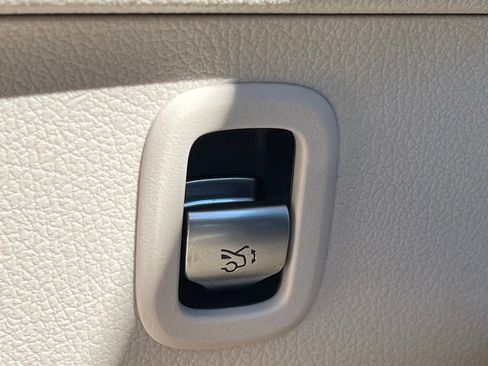 Certified 2026 Mercedes-Benz C 300 4MATIC Sedan image 19