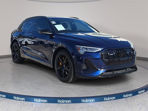 Certified 2022 Audi e-tron Chronos image 3