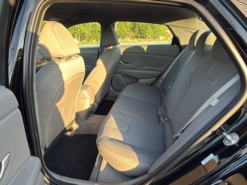Used 2024 Hyundai Elantra SE FWD image 23