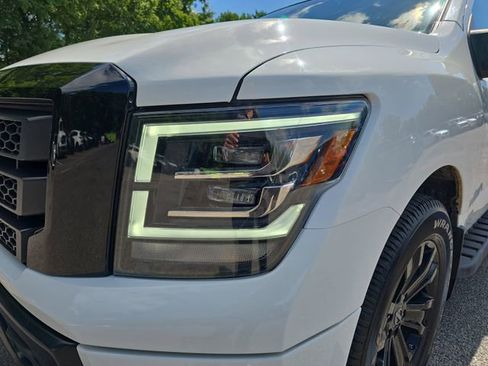 Used 2023 Nissan Titan SV w/ SV Convenience Package RWD image 15