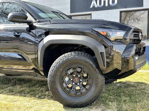 Used 2025 Toyota 4Runner SR5 image 3