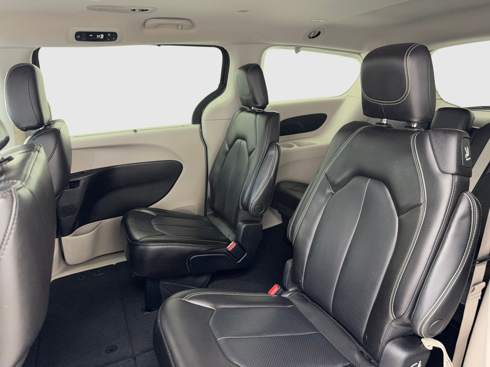 Used 2023 Chrysler Pacifica Touring-L FWD image 35