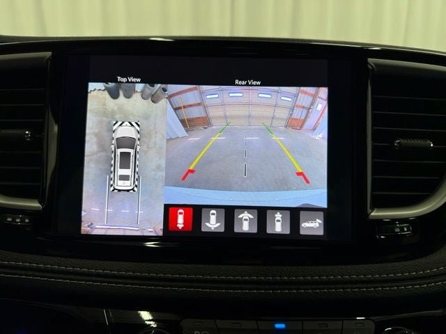 Used 2025 Chrysler Pacifica Select AWD/4WD image 18