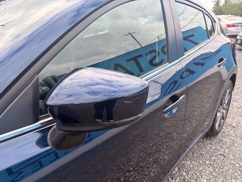Used 2018 MAZDA MAZDA3 Touring FWD image 9