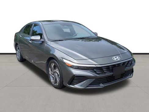 Used 2024 Hyundai Elantra SEL w/ Convenience Package FWD image 3