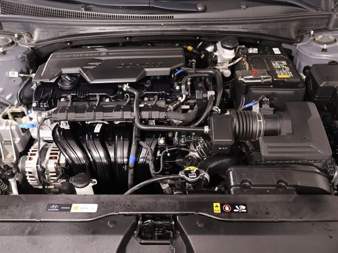 Certified 2025 Hyundai Elantra Sport image 18