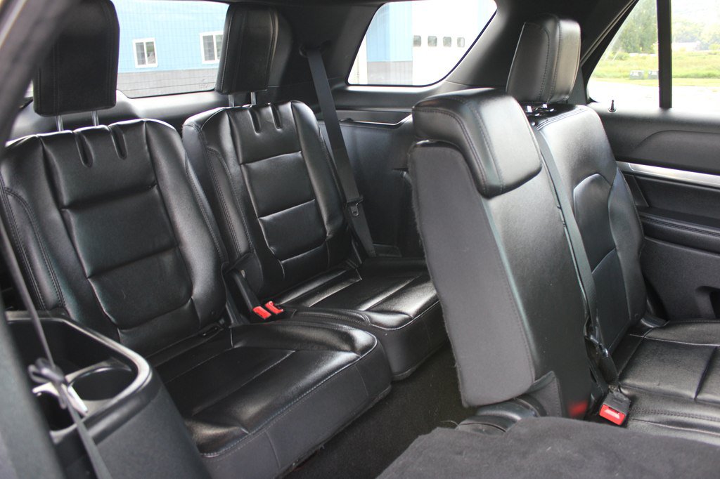 Used 2018 Ford Explorer XLT w/ Equipment Group 202A AWD/4WD image 37