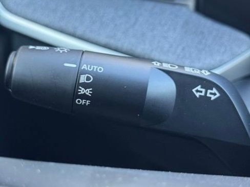 Certified 2025 Nissan Kicks SV image 24