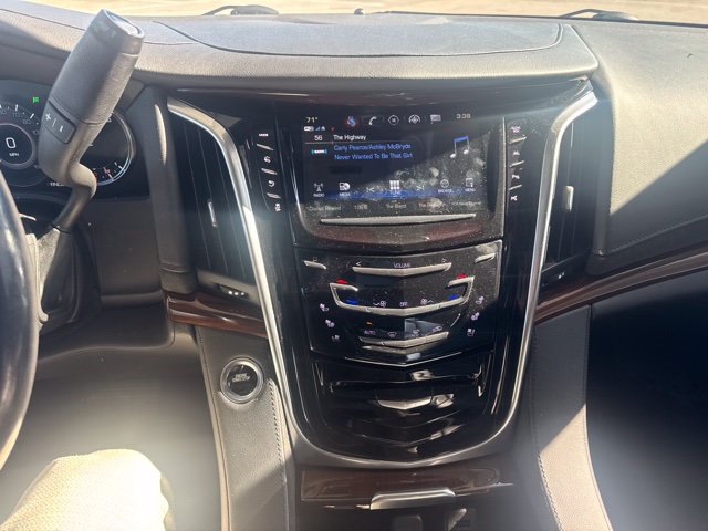 Used 2020 Cadillac Escalade Premium Luxury AWD/4WD image 19