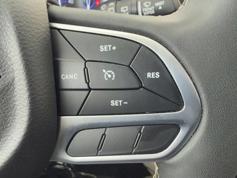 Used 2022 Chrysler Voyager LX FWD image 29