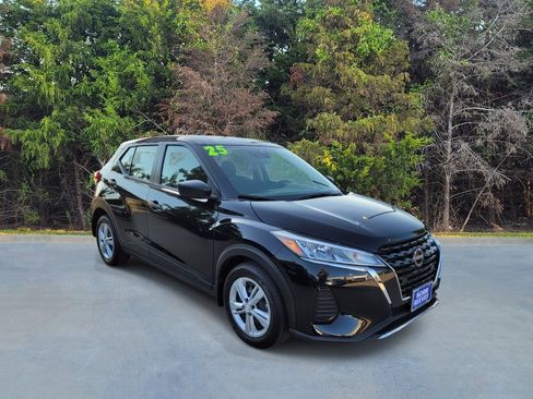 Used 2025 Nissan Kicks Play S FWD image 16