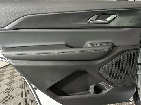 New 2025 Jeep Grand Cherokee L Altitude image 32