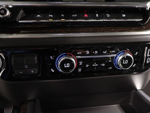 Used 2025 GMC Sierra 1500 Elevation w/ Elevation Premium Package AWD/4WD image 9