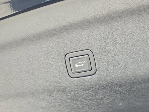 Used 2024 Chevrolet Suburban LT image 25