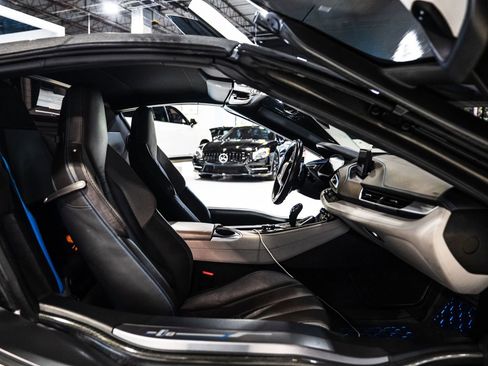 Used 2019 BMW i8 Roadster image 17