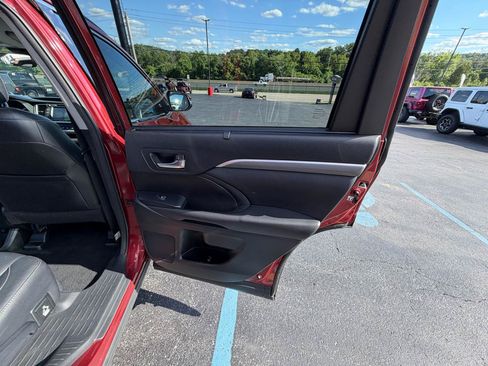 Used 2018 Toyota Highlander SE AWD/4WD image 36