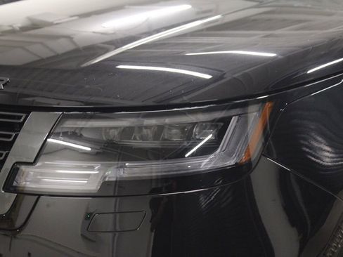 Certified 2025 Land Rover Range Rover SE AWD/4WD image 10