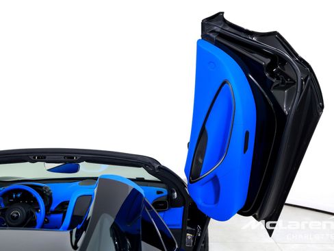 Used 2025 McLaren Artura Spider image 19