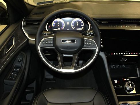 New 2026 Jeep Grand Cherokee L Limited w/ MOPAR Finishing Package AWD/4WD image 12