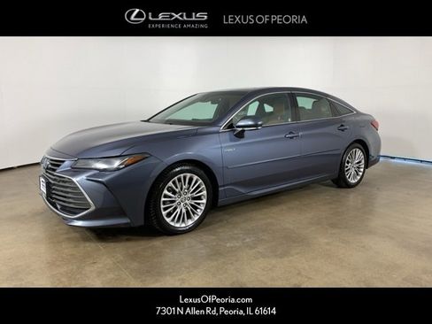 Used 2020 Toyota Avalon Limited image 1