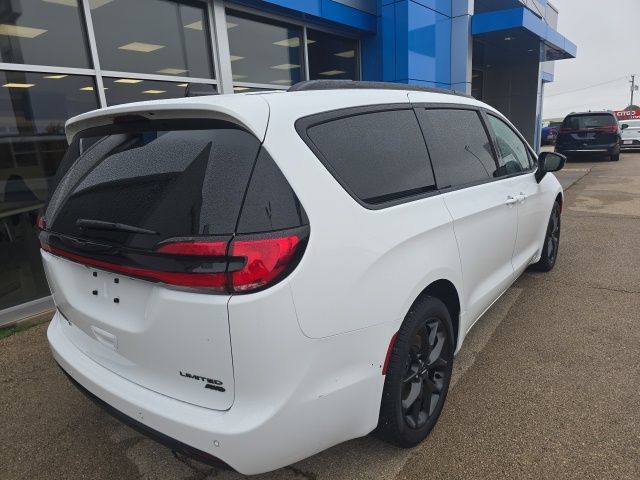 Used 2024 Chrysler Pacifica Limited w/ Uconnect Theater Family Group AWD/4WD image 8