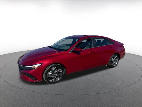 Used 2025 Hyundai Elantra SEL image 4
