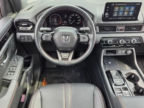 Used 2025 Honda Pilot TrailSport image 11