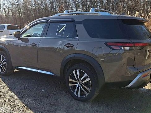 Used 2025 Nissan Pathfinder Platinum w/ Black Appearance Package image 6