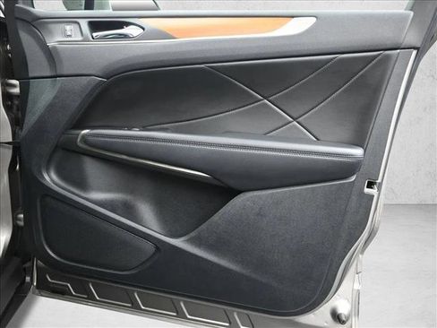 Used 2017 Lincoln MKC Reserve image 27