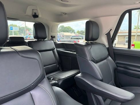 Used 2026 Ford Expedition Platinum w/ Driver's Package AWD/4WD image 19