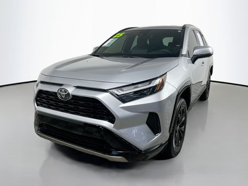 Used 2025 Toyota RAV4 SE AWD/4WD image 10