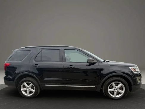 Used 2016 Ford Explorer XLT w/ Equipment Group 202A AWD/4WD image 4