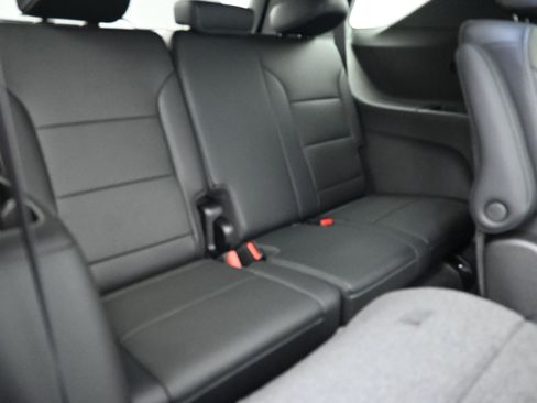New 2026 Chevrolet Traverse LT w/ Sun and Wheel Package FWD image 33