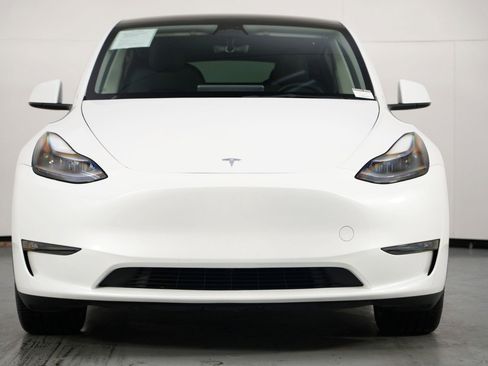 Used 2023 Tesla Model Y Long Range image 7