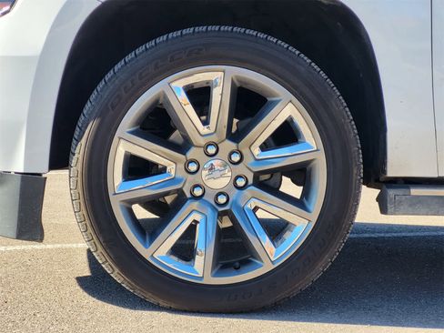 Used 2018 Chevrolet Suburban Premier image 10