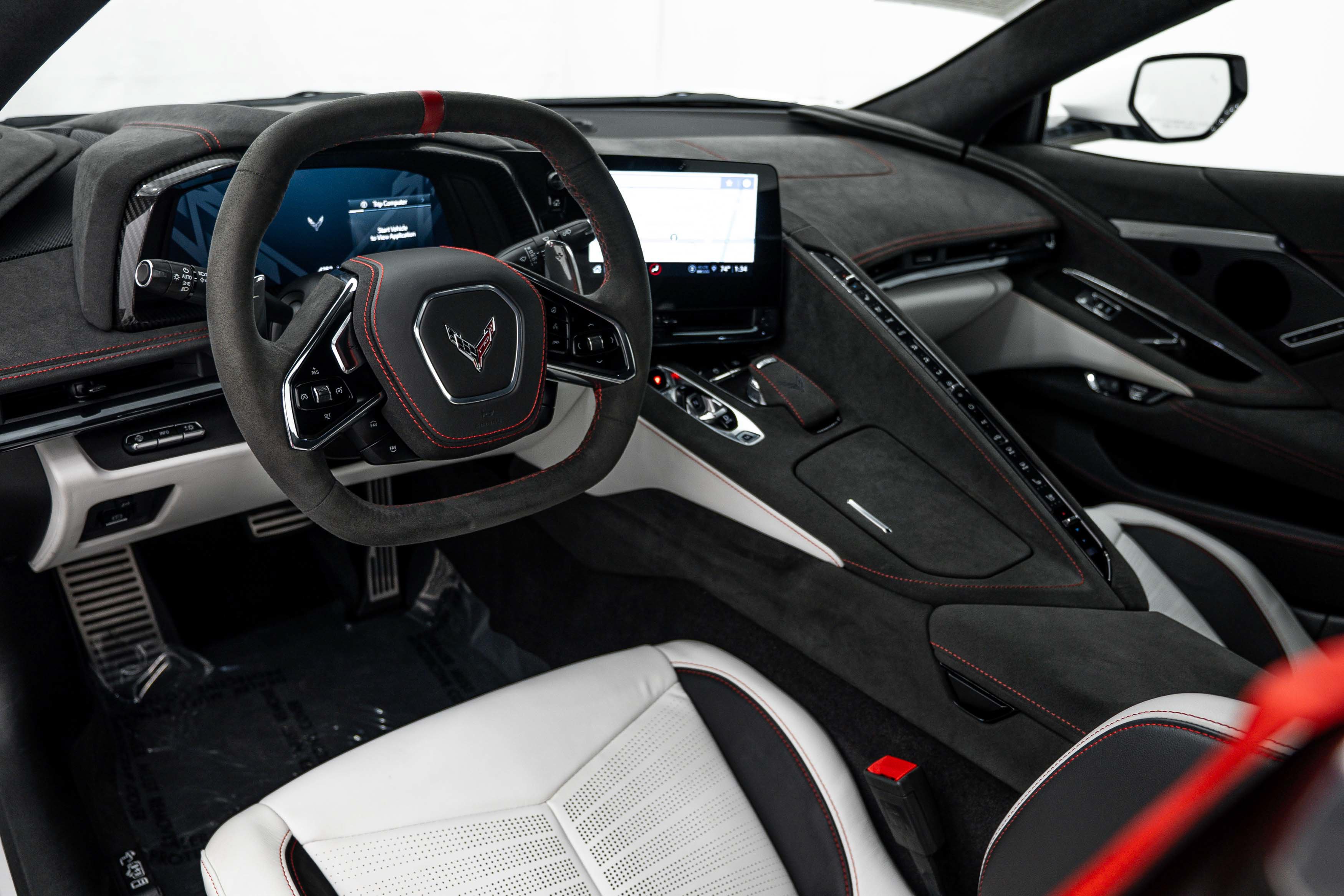 Used 2023 Chevrolet Corvette Stingray Premium Cpe w/ Z51 Performance Package RWD image 16