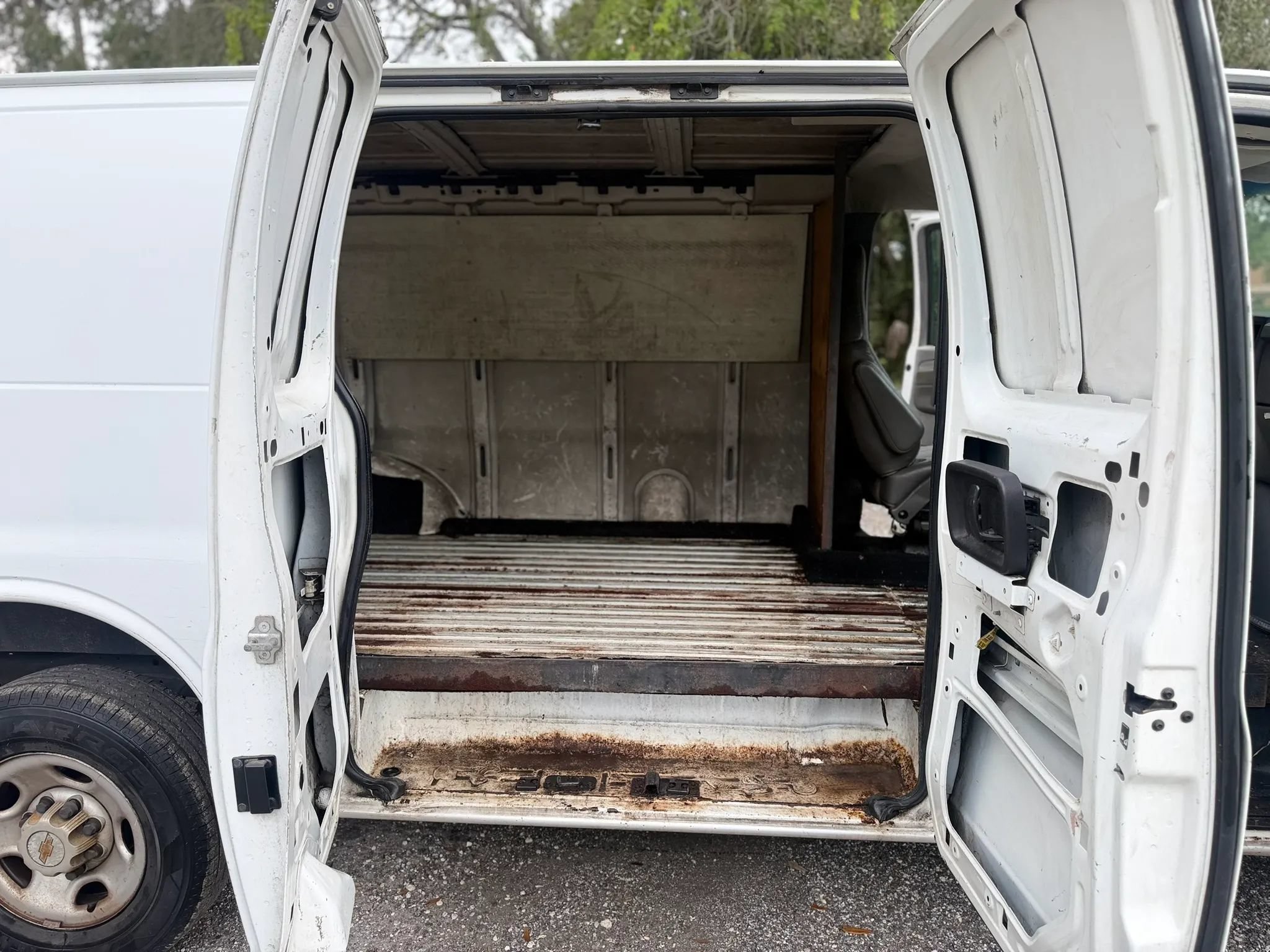 Used 2004 Chevrolet Express 2500 RWD image 4